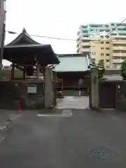 願生寺の山門