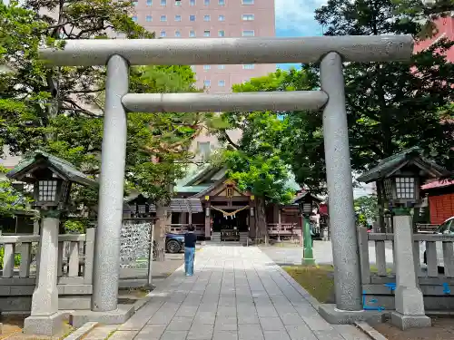 三吉神社の鳥居