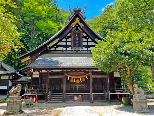 大津神社の本殿