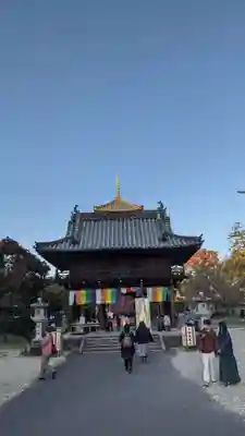 八事山 興正寺の山門・神門