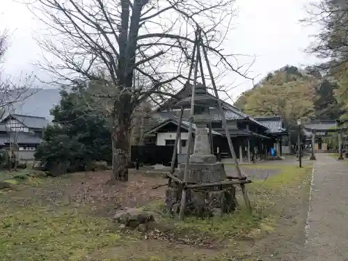 柳廼社の{uncategorized: "未分類", other: "その他", undefined: "問題あり", building: "その他建物", grave: "お墓", sacred_gate: "鳥居", guardian: "狛犬", statue: "像", buddha: "仏像", history: "歴史", nature: "自然", garden: "庭園", animal: "動物", pagoda: "塔", temizu: "手水舎", mountain_gate: "山門・神門", sanctuary: "本殿・本堂", subordinate: "末社・摂社", art: "芸術", scenery: "景色", jizo: "地蔵", ema: "絵馬", goshuin: "御朱印", omikuji: "おみくじ", items: "授与品その他", amulet: "お守り", goshuincho: "御朱印帳", eats: "食事", festival: "お祭り", votive_dance: "神楽", shichigosan: "七五三参", wedding: "結婚式", experience: "体験その他", initially: "初詣", around: "周辺", anti_infection: "感染症対策"}