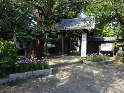 明王院（満願寺別院）の山門・神門