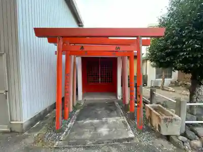 豊玉稲荷大明神の{uncategorized: "未分類", other: "その他", undefined: "問題あり", building: "その他建物", grave: "お墓", sacred_gate: "鳥居", guardian: "狛犬", statue: "像", buddha: "仏像", history: "歴史", nature: "自然", garden: "庭園", animal: "動物", pagoda: "塔", temizu: "手水舎", mountain_gate: "山門・神門", sanctuary: "本殿・本堂", subordinate: "末社・摂社", art: "芸術", scenery: "景色", jizo: "地蔵", ema: "絵馬", goshuin: "御朱印", omikuji: "おみくじ", items: "授与品その他", amulet: "お守り", goshuincho: "御朱印帳", eats: "食事", festival: "お祭り", votive_dance: "神楽", shichigosan: "七五三参", wedding: "結婚式", experience: "体験その他", initially: "初詣", around: "周辺", anti_infection: "感染症対策"}