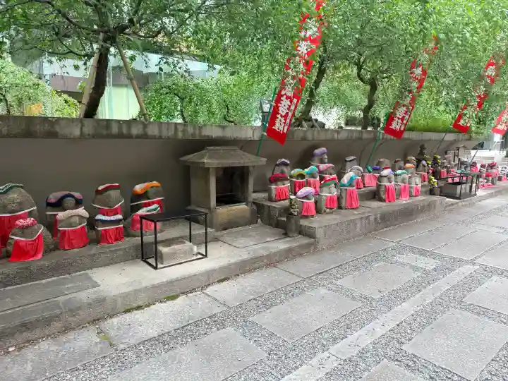 頂法寺(六角堂)の{uncategorized: "未分類", other: "その他", undefined: "問題あり", building: "その他建物", grave: "お墓", sacred_gate: "鳥居", guardian: "狛犬", statue: "像", buddha: "仏像", history: "歴史", nature: "自然", garden: "庭園", animal: "動物", pagoda: "塔", temizu: "手水舎", mountain_gate: "山門・神門", sanctuary: "本殿・本堂", subordinate: "末社・摂社", art: "芸術", scenery: "景色", jizo: "地蔵", ema: "絵馬", goshuin: "御朱印", omikuji: "おみくじ", items: "授与品その他", amulet: "お守り", goshuincho: "御朱印帳", eats: "食事", festival: "お祭り", votive_dance: "神楽", shichigosan: "七五三参", wedding: "結婚式", experience: "体験その他", initially: "初詣", around: "周辺", anti_infection: "感染症対策"}