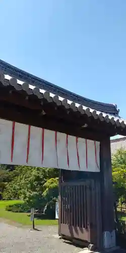 勧修寺の山門