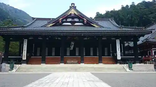 久遠寺の本殿