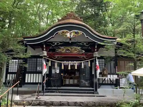 新屋山神社の本殿