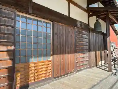 本宗寺の{uncategorized: "未分類", other: "その他", undefined: "問題あり", building: "その他建物", grave: "お墓", sacred_gate: "鳥居", guardian: "狛犬", statue: "像", buddha: "仏像", history: "歴史", nature: "自然", garden: "庭園", animal: "動物", pagoda: "塔", temizu: "手水舎", mountain_gate: "山門・神門", sanctuary: "本殿・本堂", subordinate: "末社・摂社", art: "芸術", scenery: "景色", jizo: "地蔵", ema: "絵馬", goshuin: "御朱印", omikuji: "おみくじ", items: "授与品その他", amulet: "お守り", goshuincho: "御朱印帳", eats: "食事", festival: "お祭り", votive_dance: "神楽", shichigosan: "七五三参", wedding: "結婚式", experience: "体験その他", initially: "初詣", around: "周辺", anti_infection: "感染症対策"}