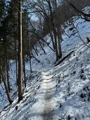 三峯神社奥宮の{uncategorized: "未分類", other: "その他", undefined: "問題あり", building: "その他建物", grave: "お墓", sacred_gate: "鳥居", guardian: "狛犬", statue: "像", buddha: "仏像", history: "歴史", nature: "自然", garden: "庭園", animal: "動物", pagoda: "塔", temizu: "手水舎", mountain_gate: "山門・神門", sanctuary: "本殿・本堂", subordinate: "末社・摂社", art: "芸術", scenery: "景色", jizo: "地蔵", ema: "絵馬", goshuin: "御朱印", omikuji: "おみくじ", items: "授与品その他", amulet: "お守り", goshuincho: "御朱印帳", eats: "食事", festival: "お祭り", votive_dance: "神楽", shichigosan: "七五三参", wedding: "結婚式", experience: "体験その他", initially: "初詣", around: "周辺", anti_infection: "感染症対策"}