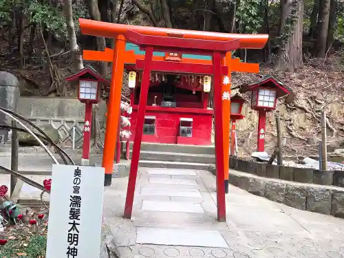 宮地嶽神社の末社・摂社