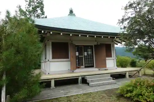 近津尾神社の本殿