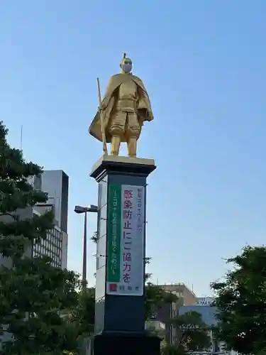 岐阜信長神社（橿森神社境内摂社）の像