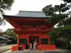 穴八幡宮の山門