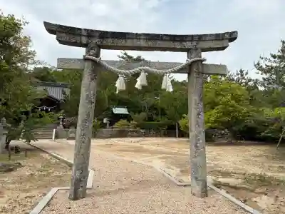 周防國総社宮 佐波神社の{uncategorized: "未分類", other: "その他", undefined: "問題あり", building: "その他建物", grave: "お墓", sacred_gate: "鳥居", guardian: "狛犬", statue: "像", buddha: "仏像", history: "歴史", nature: "自然", garden: "庭園", animal: "動物", pagoda: "塔", temizu: "手水舎", mountain_gate: "山門・神門", sanctuary: "本殿・本堂", subordinate: "末社・摂社", art: "芸術", scenery: "景色", jizo: "地蔵", ema: "絵馬", goshuin: "御朱印", omikuji: "おみくじ", items: "授与品その他", amulet: "お守り", goshuincho: "御朱印帳", eats: "食事", festival: "お祭り", votive_dance: "神楽", shichigosan: "七五三参", wedding: "結婚式", experience: "体験その他", initially: "初詣", around: "周辺", anti_infection: "感染症対策"}