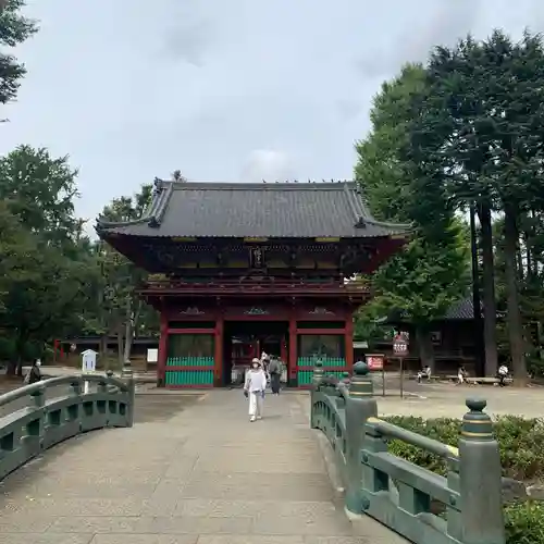 根津神社の山門