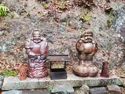 天津神社の像