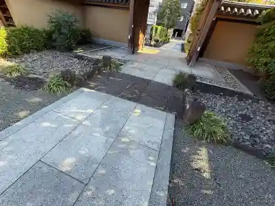 智清寺の{uncategorized: "未分類", other: "その他", undefined: "問題あり", building: "その他建物", grave: "お墓", sacred_gate: "鳥居", guardian: "狛犬", statue: "像", buddha: "仏像", history: "歴史", nature: "自然", garden: "庭園", animal: "動物", pagoda: "塔", temizu: "手水舎", mountain_gate: "山門・神門", sanctuary: "本殿・本堂", subordinate: "末社・摂社", art: "芸術", scenery: "景色", jizo: "地蔵", ema: "絵馬", goshuin: "御朱印", omikuji: "おみくじ", items: "授与品その他", amulet: "お守り", goshuincho: "御朱印帳", eats: "食事", festival: "お祭り", votive_dance: "神楽", shichigosan: "七五三参", wedding: "結婚式", experience: "体験その他", initially: "初詣", around: "周辺", anti_infection: "感染症対策"}