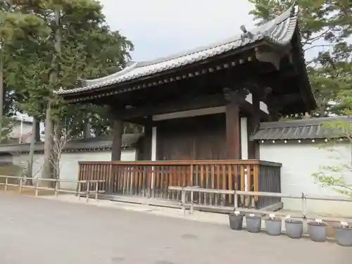 普廣院（普広院）の山門・神門