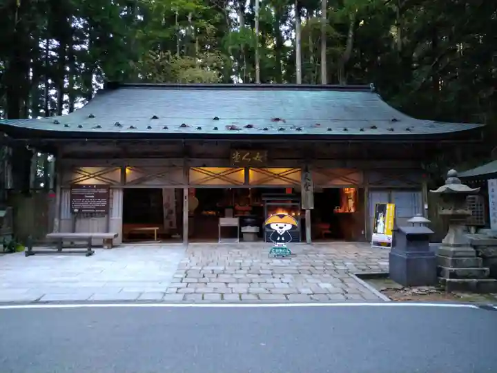 女人堂の本殿・本堂