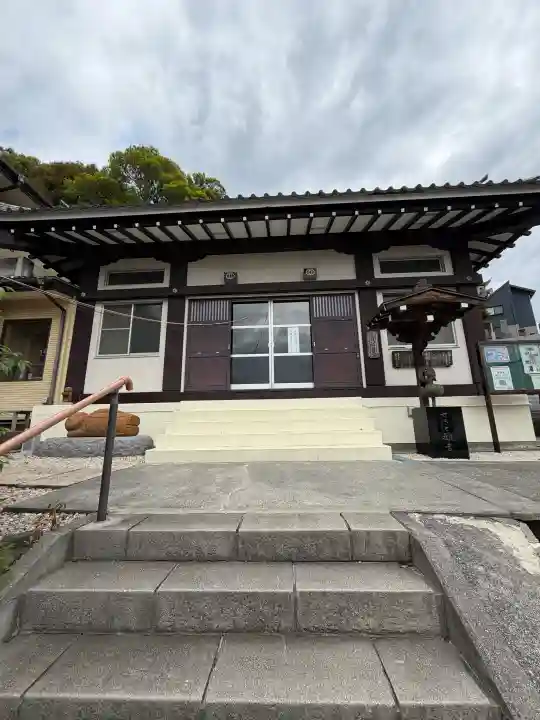 観音寺の{uncategorized: "未分類", other: "その他", undefined: "問題あり", building: "その他建物", grave: "お墓", sacred_gate: "鳥居", guardian: "狛犬", statue: "像", buddha: "仏像", history: "歴史", nature: "自然", garden: "庭園", animal: "動物", pagoda: "塔", temizu: "手水舎", mountain_gate: "山門・神門", sanctuary: "本殿・本堂", subordinate: "末社・摂社", art: "芸術", scenery: "景色", jizo: "地蔵", ema: "絵馬", goshuin: "御朱印", omikuji: "おみくじ", items: "授与品その他", amulet: "お守り", goshuincho: "御朱印帳", eats: "食事", festival: "お祭り", votive_dance: "神楽", shichigosan: "七五三参", wedding: "結婚式", experience: "体験その他", initially: "初詣", around: "周辺", anti_infection: "感染症対策"}