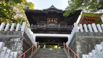 布施弁天 東海寺の山門・神門