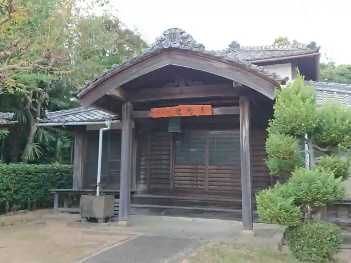 記念寺の本殿・本堂