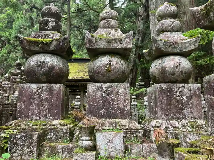 高野山金剛峯寺奥の院(和歌山県)