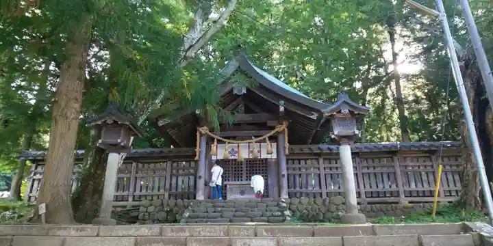 諏訪大社上社前宮の本殿・本堂