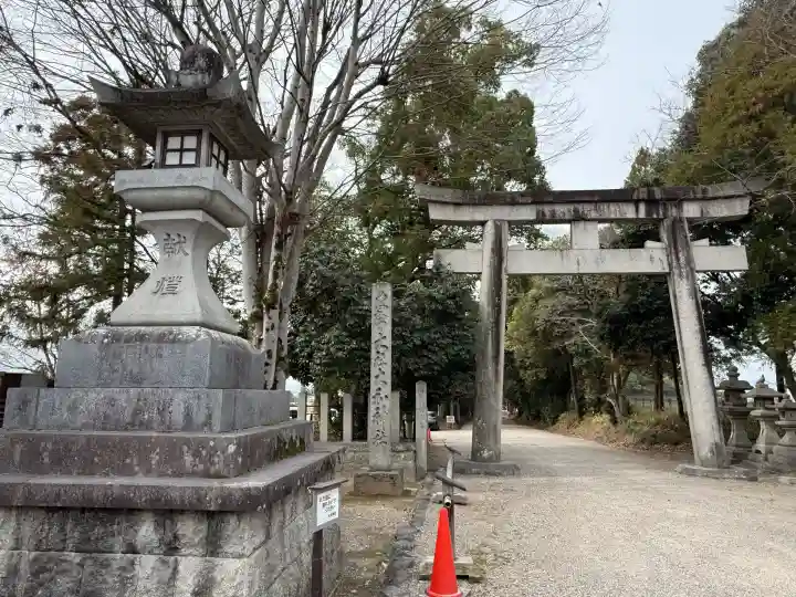 大和神社の{uncategorized: "未分類", other: "その他", undefined: "問題あり", building: "その他建物", grave: "お墓", sacred_gate: "鳥居", guardian: "狛犬", statue: "像", buddha: "仏像", history: "歴史", nature: "自然", garden: "庭園", animal: "動物", pagoda: "塔", temizu: "手水舎", mountain_gate: "山門・神門", sanctuary: "本殿・本堂", subordinate: "末社・摂社", art: "芸術", scenery: "景色", jizo: "地蔵", ema: "絵馬", goshuin: "御朱印", omikuji: "おみくじ", items: "授与品その他", amulet: "お守り", goshuincho: "御朱印帳", eats: "食事", festival: "お祭り", votive_dance: "神楽", shichigosan: "七五三参", wedding: "結婚式", experience: "体験その他", initially: "初詣", around: "周辺", anti_infection: "感染症対策"}