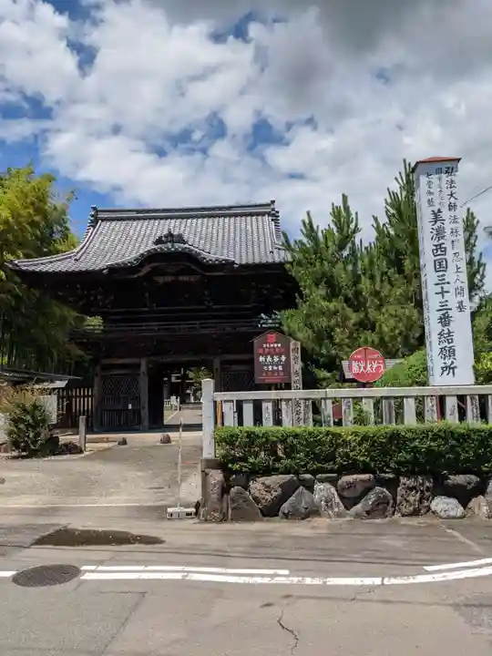 新長谷寺の山門・神門
