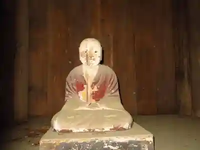 雲峰寺の像