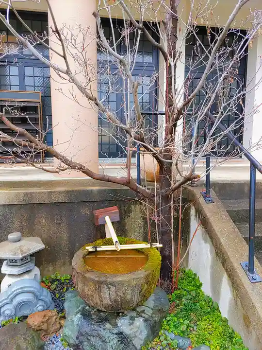 覚岸寺の手水舎