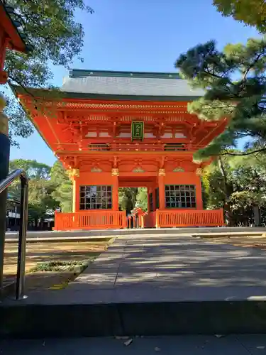 穴八幡宮の山門