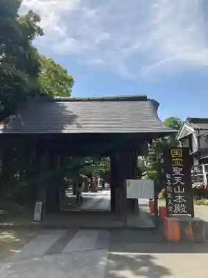 妻沼聖天山歓喜院の山門・神門