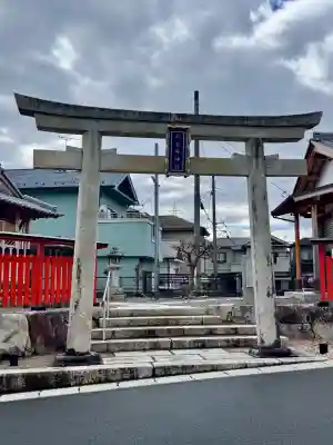 石占井神社の{uncategorized: "未分類", other: "その他", undefined: "問題あり", building: "その他建物", grave: "お墓", sacred_gate: "鳥居", guardian: "狛犬", statue: "像", buddha: "仏像", history: "歴史", nature: "自然", garden: "庭園", animal: "動物", pagoda: "塔", temizu: "手水舎", mountain_gate: "山門・神門", sanctuary: "本殿・本堂", subordinate: "末社・摂社", art: "芸術", scenery: "景色", jizo: "地蔵", ema: "絵馬", goshuin: "御朱印", omikuji: "おみくじ", items: "授与品その他", amulet: "お守り", goshuincho: "御朱印帳", eats: "食事", festival: "お祭り", votive_dance: "神楽", shichigosan: "七五三参", wedding: "結婚式", experience: "体験その他", initially: "初詣", around: "周辺", anti_infection: "感染症対策"}