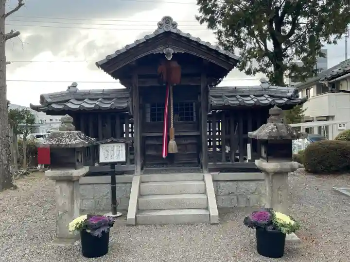 泊瀬部神社の{uncategorized: "未分類", other: "その他", undefined: "問題あり", building: "その他建物", grave: "お墓", sacred_gate: "鳥居", guardian: "狛犬", statue: "像", buddha: "仏像", history: "歴史", nature: "自然", garden: "庭園", animal: "動物", pagoda: "塔", temizu: "手水舎", mountain_gate: "山門・神門", sanctuary: "本殿・本堂", subordinate: "末社・摂社", art: "芸術", scenery: "景色", jizo: "地蔵", ema: "絵馬", goshuin: "御朱印", omikuji: "おみくじ", items: "授与品その他", amulet: "お守り", goshuincho: "御朱印帳", eats: "食事", festival: "お祭り", votive_dance: "神楽", shichigosan: "七五三参", wedding: "結婚式", experience: "体験その他", initially: "初詣", around: "周辺", anti_infection: "感染症対策"}