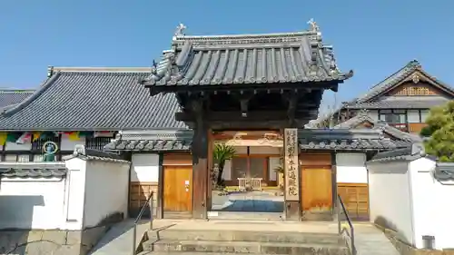 遍照院の山門・神門