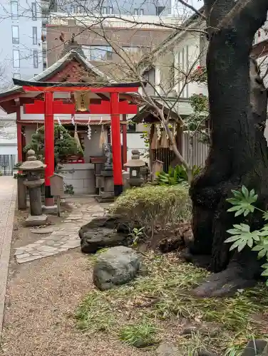 御霊神社の{uncategorized: "未分類", other: "その他", undefined: "問題あり", building: "その他建物", grave: "お墓", sacred_gate: "鳥居", guardian: "狛犬", statue: "像", buddha: "仏像", history: "歴史", nature: "自然", garden: "庭園", animal: "動物", pagoda: "塔", temizu: "手水舎", mountain_gate: "山門・神門", sanctuary: "本殿・本堂", subordinate: "末社・摂社", art: "芸術", scenery: "景色", jizo: "地蔵", ema: "絵馬", goshuin: "御朱印", omikuji: "おみくじ", items: "授与品その他", amulet: "お守り", goshuincho: "御朱印帳", eats: "食事", festival: "お祭り", votive_dance: "神楽", shichigosan: "七五三参", wedding: "結婚式", experience: "体験その他", initially: "初詣", around: "周辺", anti_infection: "感染症対策"}
