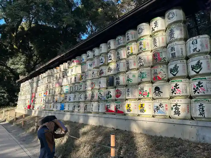 明治神宮の{uncategorized: "未分類", other: "その他", undefined: "問題あり", building: "その他建物", grave: "お墓", sacred_gate: "鳥居", guardian: "狛犬", statue: "像", buddha: "仏像", history: "歴史", nature: "自然", garden: "庭園", animal: "動物", pagoda: "塔", temizu: "手水舎", mountain_gate: "山門・神門", sanctuary: "本殿・本堂", subordinate: "末社・摂社", art: "芸術", scenery: "景色", jizo: "地蔵", ema: "絵馬", goshuin: "御朱印", omikuji: "おみくじ", items: "授与品その他", amulet: "お守り", goshuincho: "御朱印帳", eats: "食事", festival: "お祭り", votive_dance: "神楽", shichigosan: "七五三参", wedding: "結婚式", experience: "体験その他", initially: "初詣", around: "周辺", anti_infection: "感染症対策"}