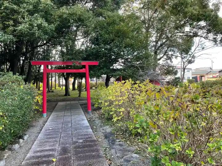 ニ木神社の{uncategorized: "未分類", other: "その他", undefined: "問題あり", building: "その他建物", grave: "お墓", sacred_gate: "鳥居", guardian: "狛犬", statue: "像", buddha: "仏像", history: "歴史", nature: "自然", garden: "庭園", animal: "動物", pagoda: "塔", temizu: "手水舎", mountain_gate: "山門・神門", sanctuary: "本殿・本堂", subordinate: "末社・摂社", art: "芸術", scenery: "景色", jizo: "地蔵", ema: "絵馬", goshuin: "御朱印", omikuji: "おみくじ", items: "授与品その他", amulet: "お守り", goshuincho: "御朱印帳", eats: "食事", festival: "お祭り", votive_dance: "神楽", shichigosan: "七五三参", wedding: "結婚式", experience: "体験その他", initially: "初詣", around: "周辺", anti_infection: "感染症対策"}