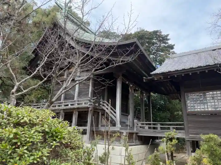 諏訪神社の{uncategorized: "未分類", other: "その他", undefined: "問題あり", building: "その他建物", grave: "お墓", sacred_gate: "鳥居", guardian: "狛犬", statue: "像", buddha: "仏像", history: "歴史", nature: "自然", garden: "庭園", animal: "動物", pagoda: "塔", temizu: "手水舎", mountain_gate: "山門・神門", sanctuary: "本殿・本堂", subordinate: "末社・摂社", art: "芸術", scenery: "景色", jizo: "地蔵", ema: "絵馬", goshuin: "御朱印", omikuji: "おみくじ", items: "授与品その他", amulet: "お守り", goshuincho: "御朱印帳", eats: "食事", festival: "お祭り", votive_dance: "神楽", shichigosan: "七五三参", wedding: "結婚式", experience: "体験その他", initially: "初詣", around: "周辺", anti_infection: "感染症対策"}