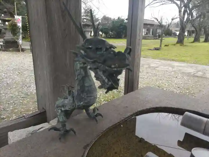 守りの神 藤基神社の手水舎