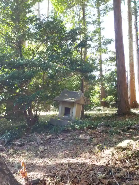 雷電神社の{uncategorized: "未分類", other: "その他", undefined: "問題あり", building: "その他建物", grave: "お墓", sacred_gate: "鳥居", guardian: "狛犬", statue: "像", buddha: "仏像", history: "歴史", nature: "自然", garden: "庭園", animal: "動物", pagoda: "塔", temizu: "手水舎", mountain_gate: "山門・神門", sanctuary: "本殿・本堂", subordinate: "末社・摂社", art: "芸術", scenery: "景色", jizo: "地蔵", ema: "絵馬", goshuin: "御朱印", omikuji: "おみくじ", items: "授与品その他", amulet: "お守り", goshuincho: "御朱印帳", eats: "食事", festival: "お祭り", votive_dance: "神楽", shichigosan: "七五三参", wedding: "結婚式", experience: "体験その他", initially: "初詣", around: "周辺", anti_infection: "感染症対策"}