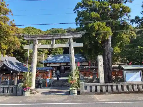 日神社の鳥居