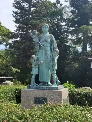 松江護國神社の像