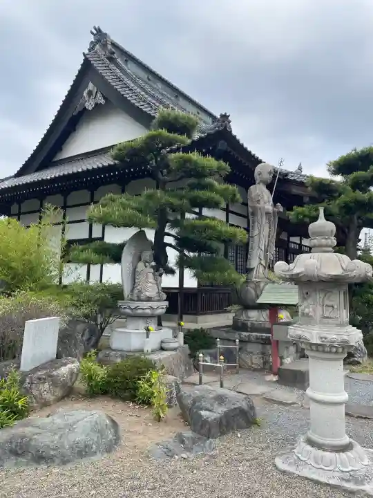 養報寺の{uncategorized: "未分類", other: "その他", undefined: "問題あり", building: "その他建物", grave: "お墓", sacred_gate: "鳥居", guardian: "狛犬", statue: "像", buddha: "仏像", history: "歴史", nature: "自然", garden: "庭園", animal: "動物", pagoda: "塔", temizu: "手水舎", mountain_gate: "山門・神門", sanctuary: "本殿・本堂", subordinate: "末社・摂社", art: "芸術", scenery: "景色", jizo: "地蔵", ema: "絵馬", goshuin: "御朱印", omikuji: "おみくじ", items: "授与品その他", amulet: "お守り", goshuincho: "御朱印帳", eats: "食事", festival: "お祭り", votive_dance: "神楽", shichigosan: "七五三参", wedding: "結婚式", experience: "体験その他", initially: "初詣", around: "周辺", anti_infection: "感染症対策"}