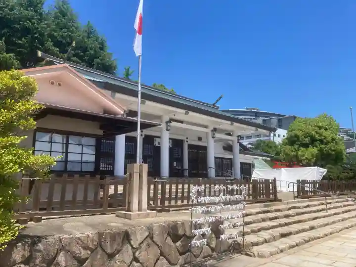 兵庫縣神戸護國神社の{uncategorized: "未分類", other: "その他", undefined: "問題あり", building: "その他建物", grave: "お墓", sacred_gate: "鳥居", guardian: "狛犬", statue: "像", buddha: "仏像", history: "歴史", nature: "自然", garden: "庭園", animal: "動物", pagoda: "塔", temizu: "手水舎", mountain_gate: "山門・神門", sanctuary: "本殿・本堂", subordinate: "末社・摂社", art: "芸術", scenery: "景色", jizo: "地蔵", ema: "絵馬", goshuin: "御朱印", omikuji: "おみくじ", items: "授与品その他", amulet: "お守り", goshuincho: "御朱印帳", eats: "食事", festival: "お祭り", votive_dance: "神楽", shichigosan: "七五三参", wedding: "結婚式", experience: "体験その他", initially: "初詣", around: "周辺", anti_infection: "感染症対策"}