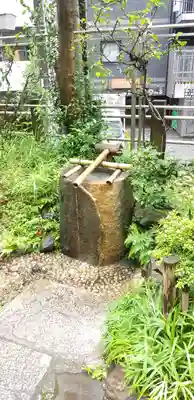 妻戀神社の手水舎