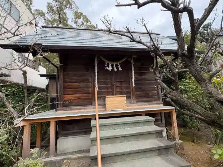 駿河総社宮内神社の{uncategorized: "未分類", other: "その他", undefined: "問題あり", building: "その他建物", grave: "お墓", sacred_gate: "鳥居", guardian: "狛犬", statue: "像", buddha: "仏像", history: "歴史", nature: "自然", garden: "庭園", animal: "動物", pagoda: "塔", temizu: "手水舎", mountain_gate: "山門・神門", sanctuary: "本殿・本堂", subordinate: "末社・摂社", art: "芸術", scenery: "景色", jizo: "地蔵", ema: "絵馬", goshuin: "御朱印", omikuji: "おみくじ", items: "授与品その他", amulet: "お守り", goshuincho: "御朱印帳", eats: "食事", festival: "お祭り", votive_dance: "神楽", shichigosan: "七五三参", wedding: "結婚式", experience: "体験その他", initially: "初詣", around: "周辺", anti_infection: "感染症対策"}