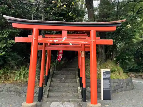 鶴岡八幡宮の末社